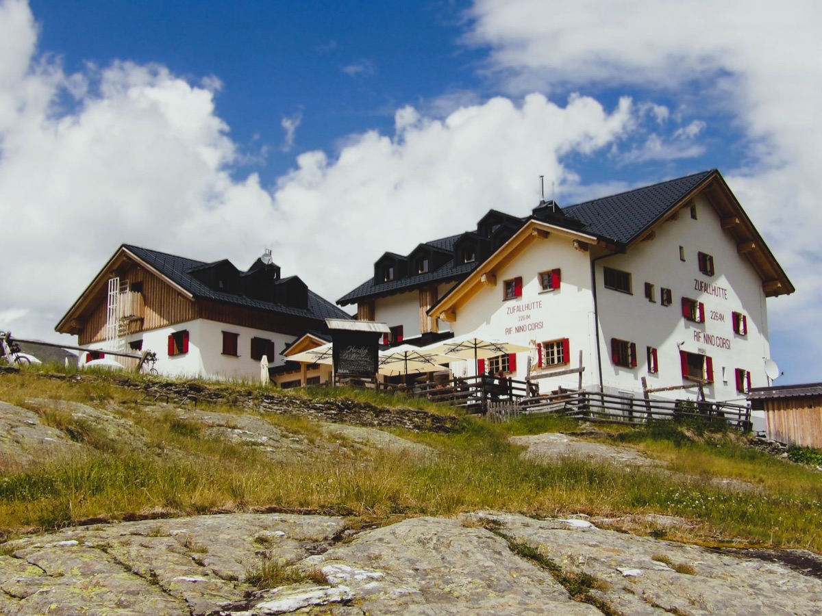 Materiale rifugio: ceramica porosa per regolare umidità